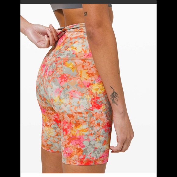 💕LULULEMON ALIGN HIGH RISE SHORT WITH POCKETS 8”💕 - Picture 9 of 16